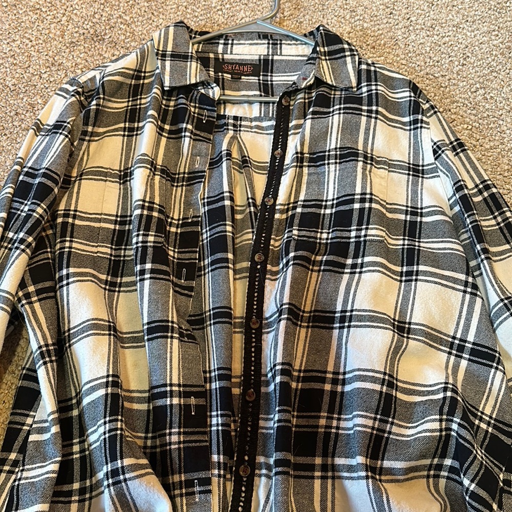 Shyanne black and white flannel size XL